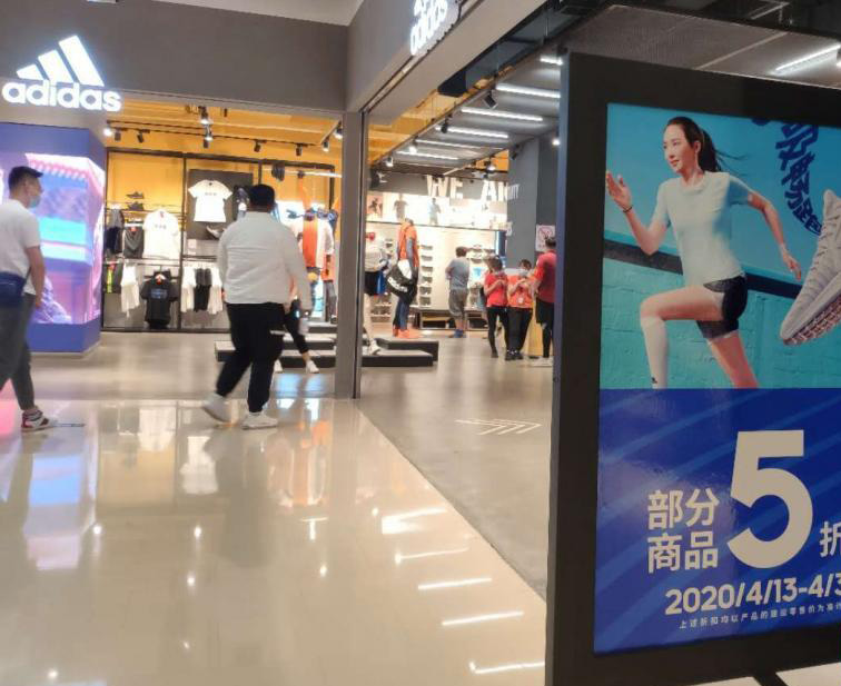 阿迪、安踏紛紛大幅打折 服裝企業(yè)的庫存危機(jī)來了？